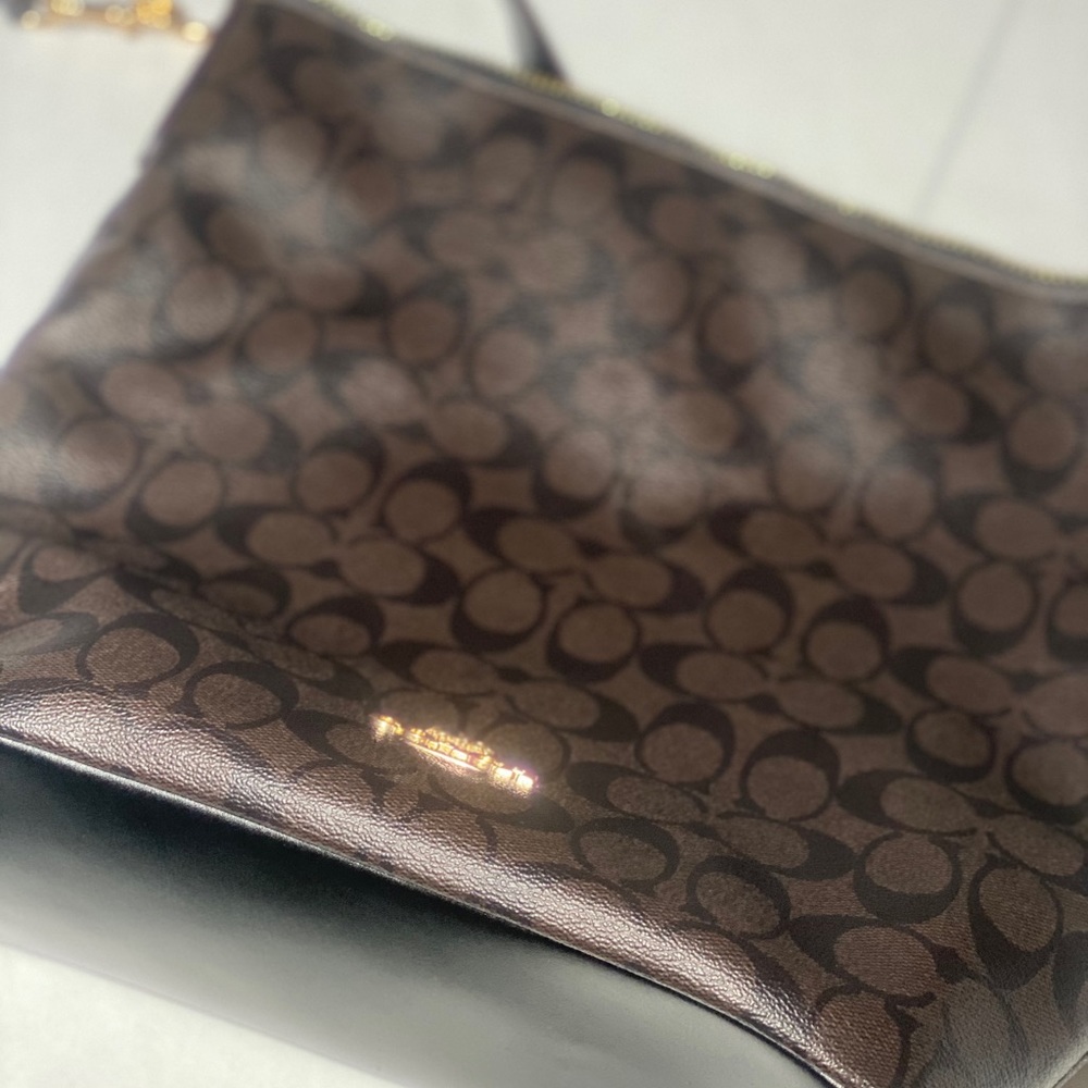 BUNDLE Coach over the shoulder adjustable handbag